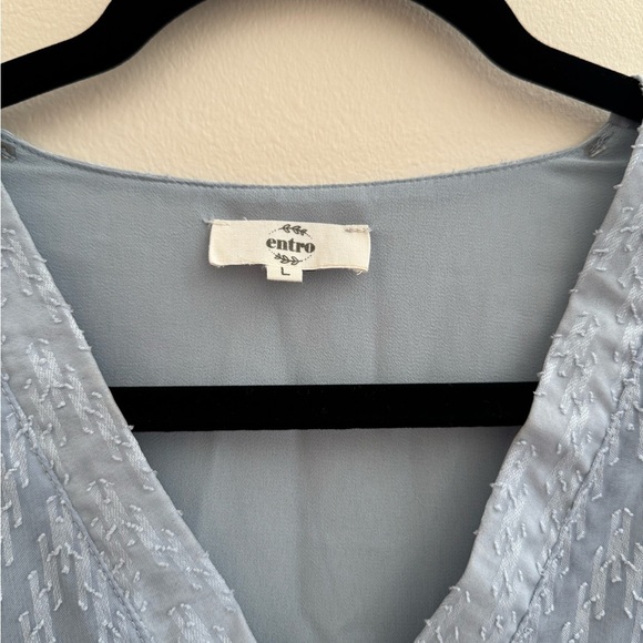 Entro Women’s Chevron Textured Blouse Size Large Blue V Neck Boutique - Picture 2 of 6